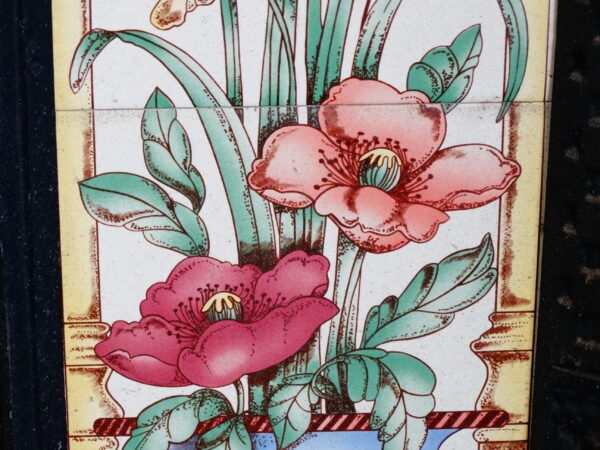 Tiled Cast Iron Fire Surround Decorative vase with flowers Detail 1 WAT-02850