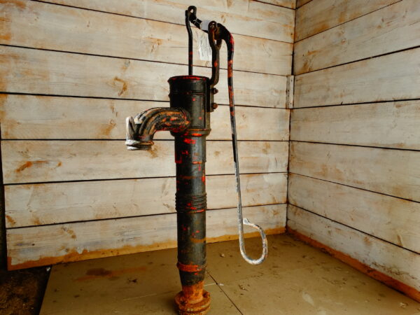 Antique Cast Iron Water Pump Main Image 2 GFO-0051