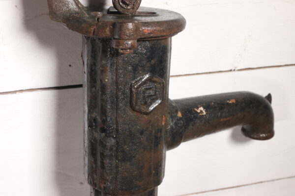 Vintage Cast Iron Water Pump 7 GFO-0111