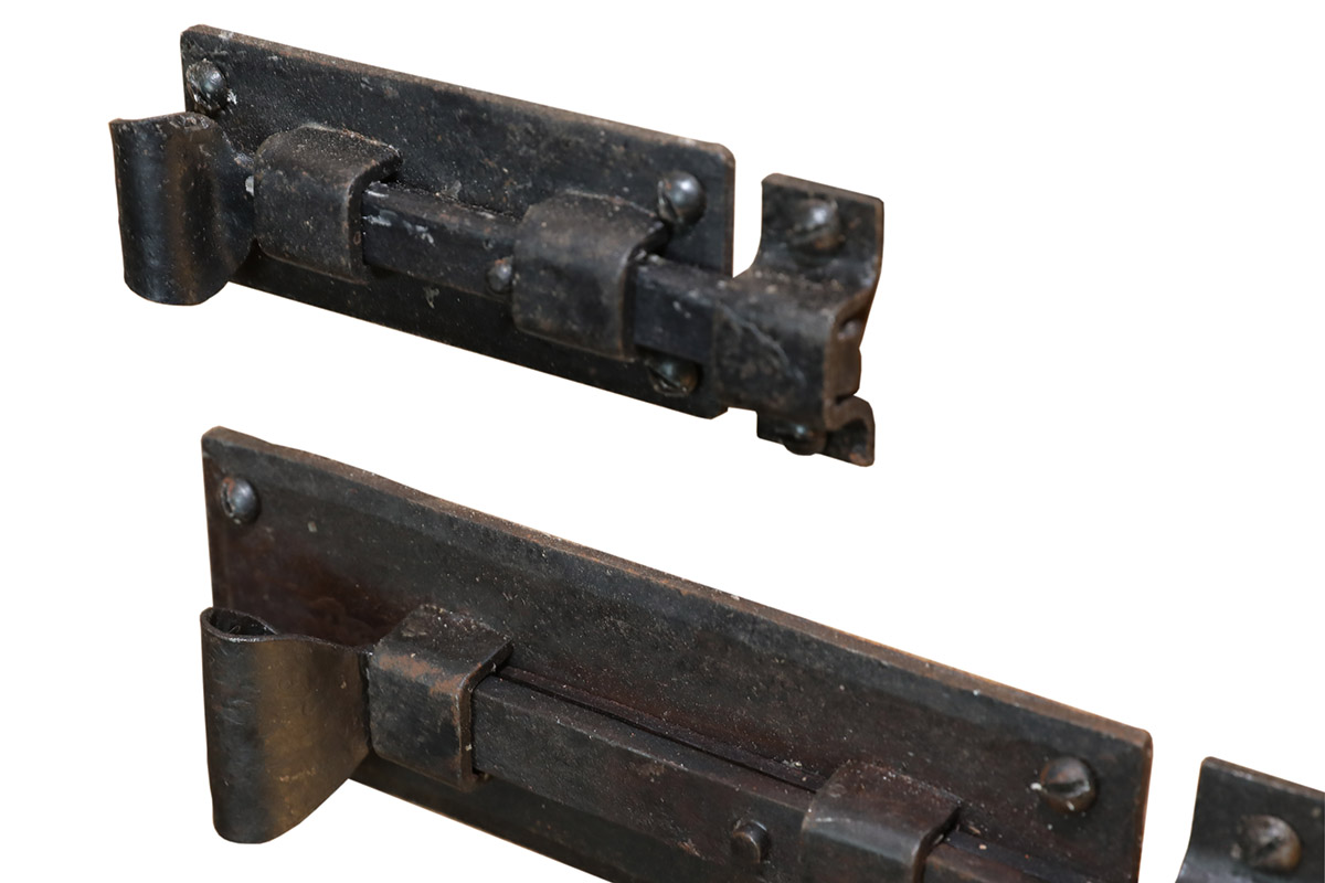 Hand Forged Sliding Bolt Fishtail Beeswax 2 IRON-0151_0152