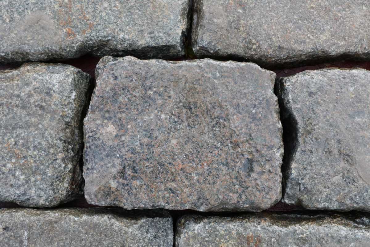 Split Belgian Granite Cobbles Reclaimed 4 RPAV-0113