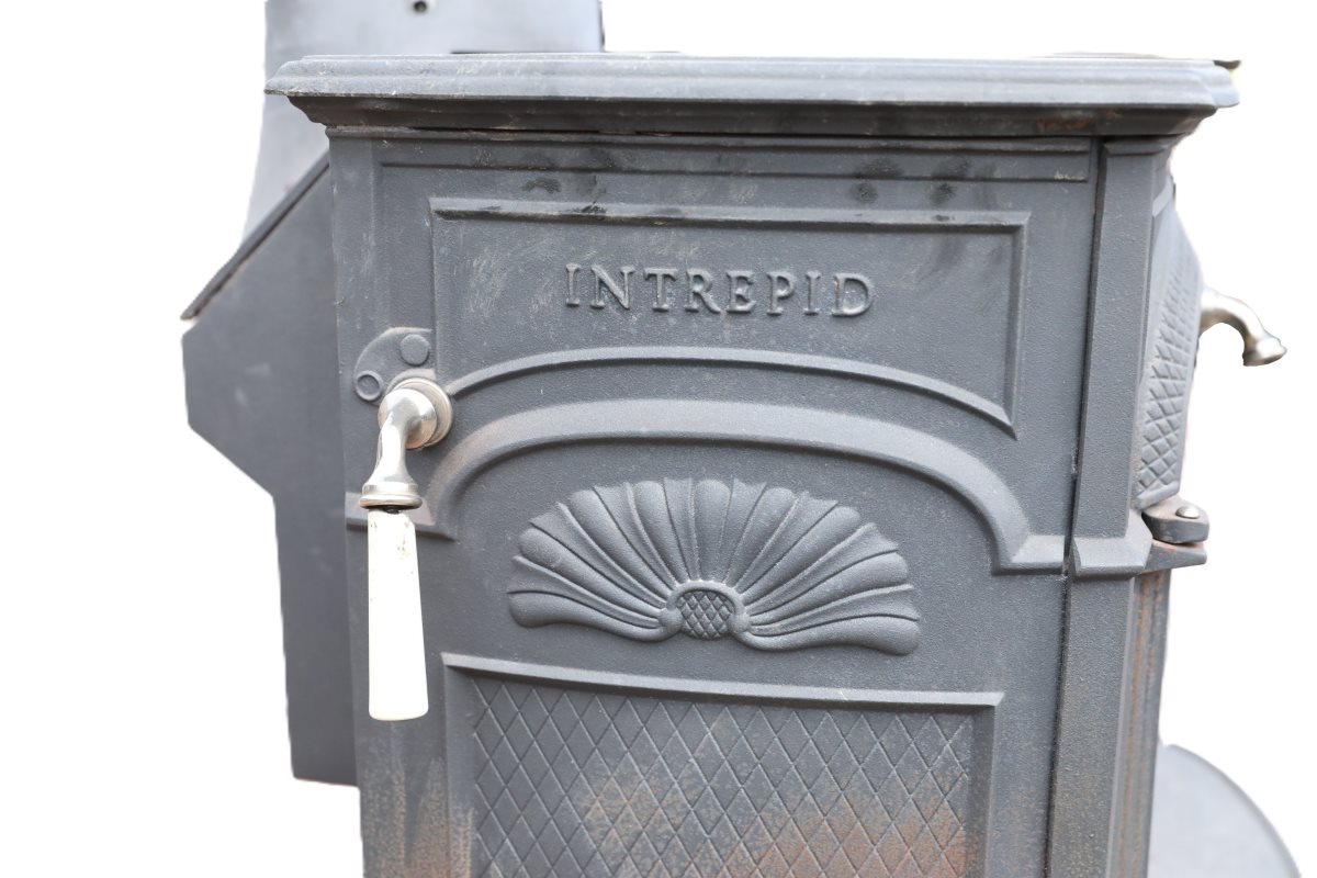 Reclaimed Intrepid Wood Stove Vermont Castings 2 FIRE-0110