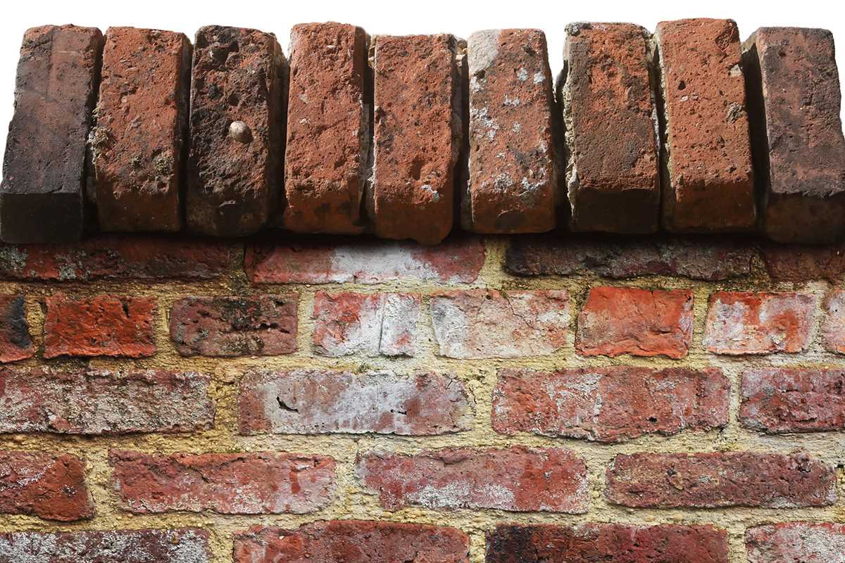 Reclaimed Saddleback Coping Brick Red 2 CBRICK-018